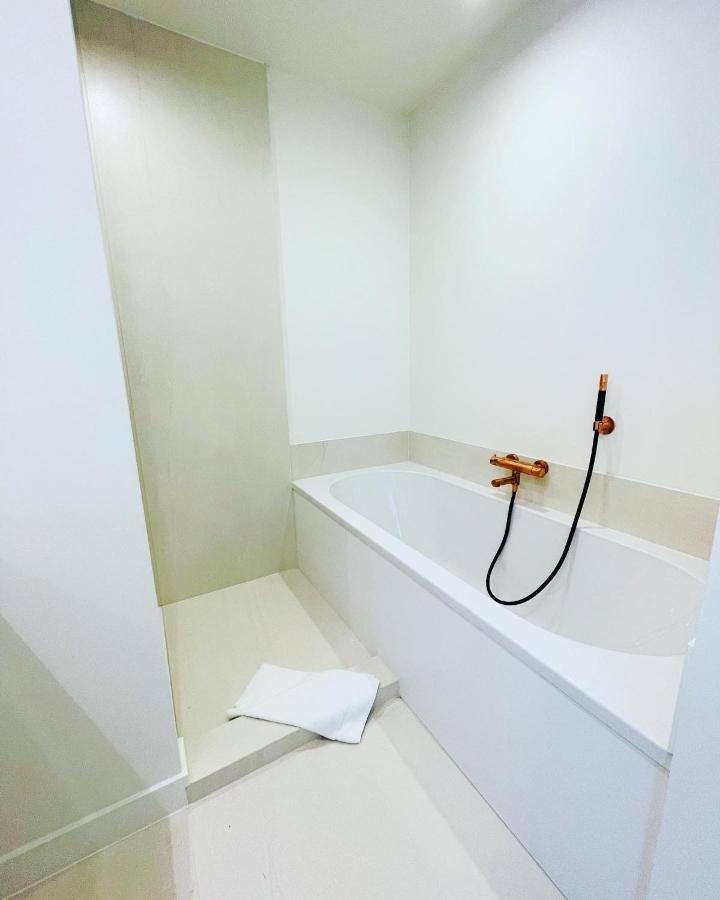 Hotel Bell-X Kortrijk-Вевельгем Экстерьер фото